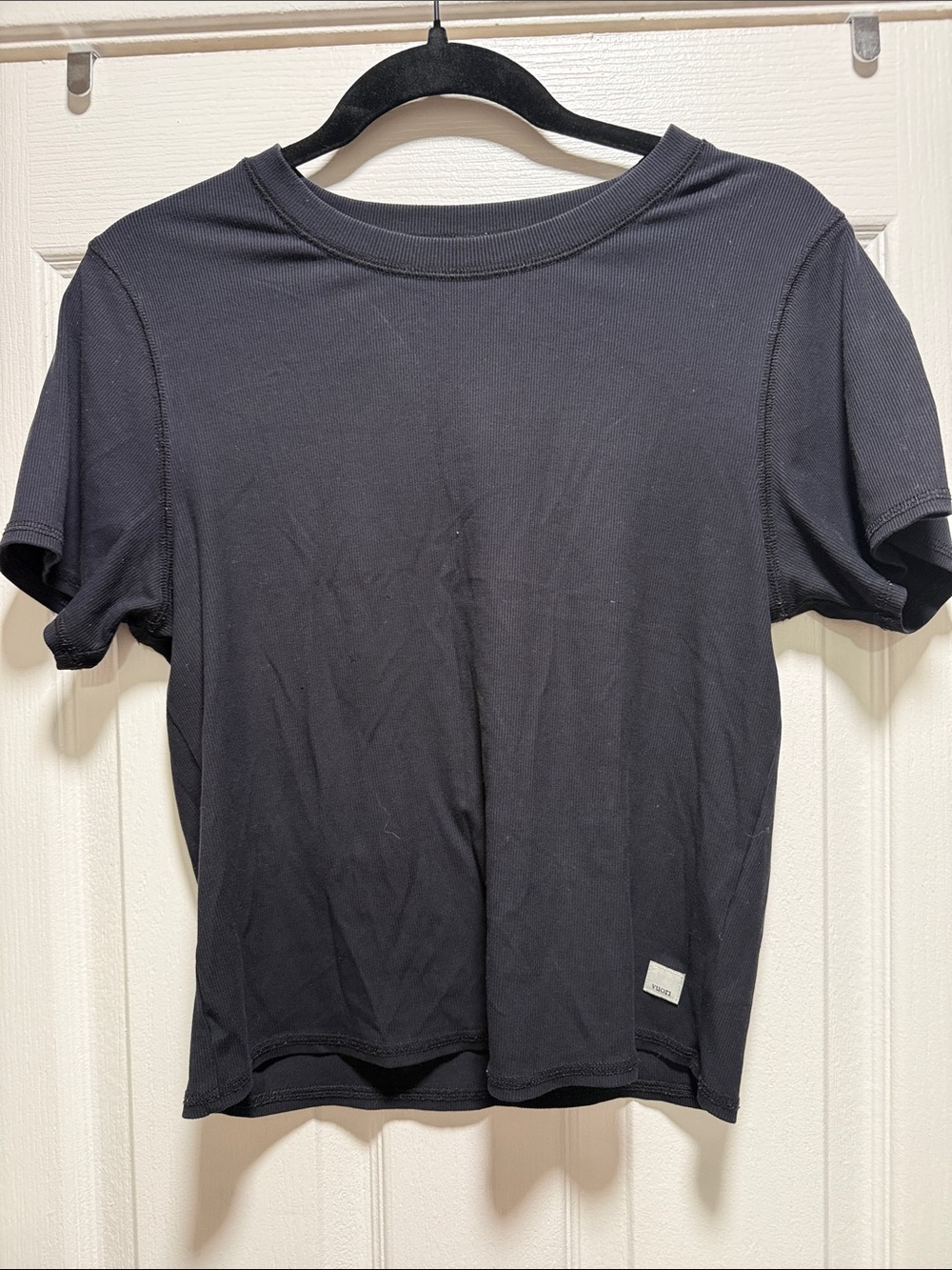 🔥Vuori Women's Short Sleeve Tee in Black